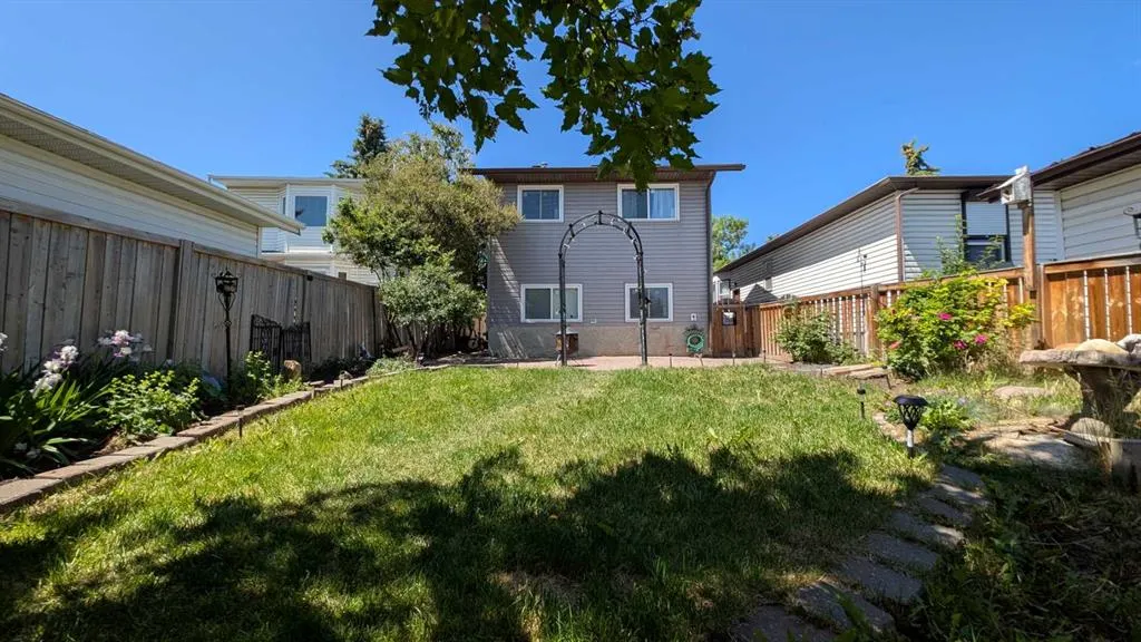 32 Tararidge Drive NE