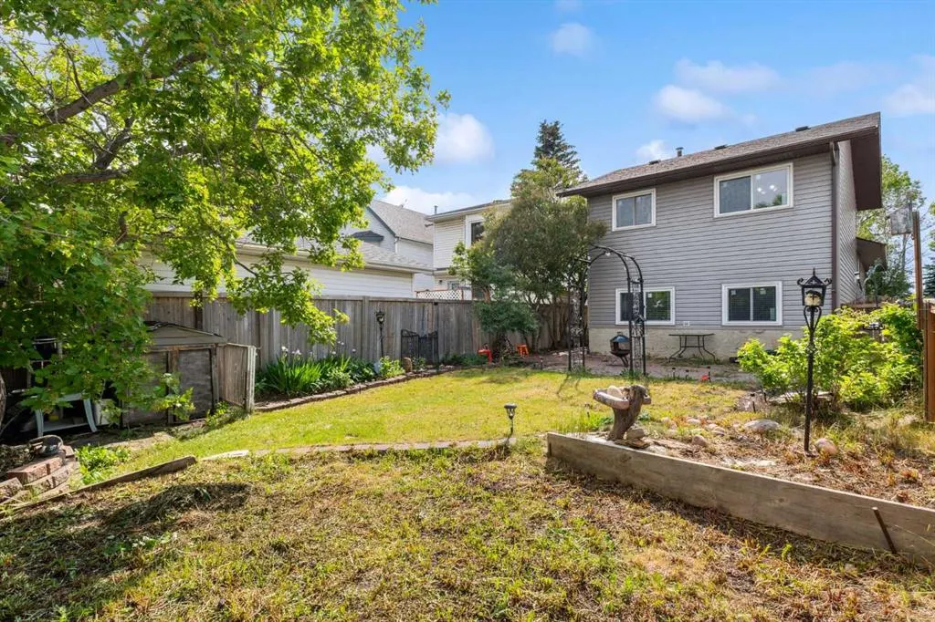 32 Tararidge Drive NE