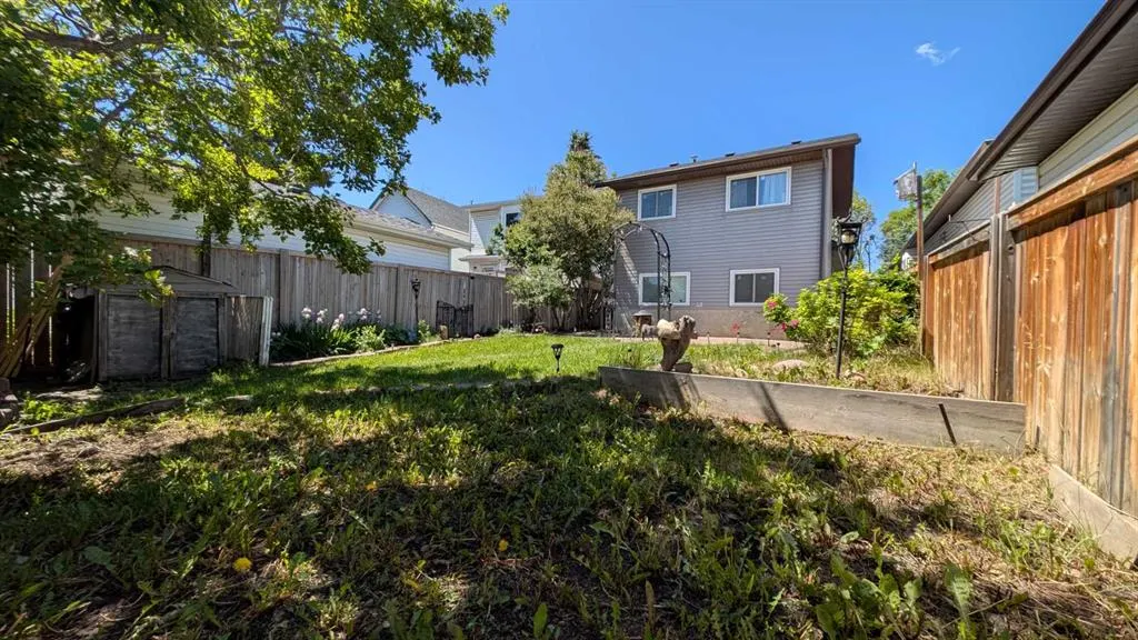 32 Tararidge Drive NE