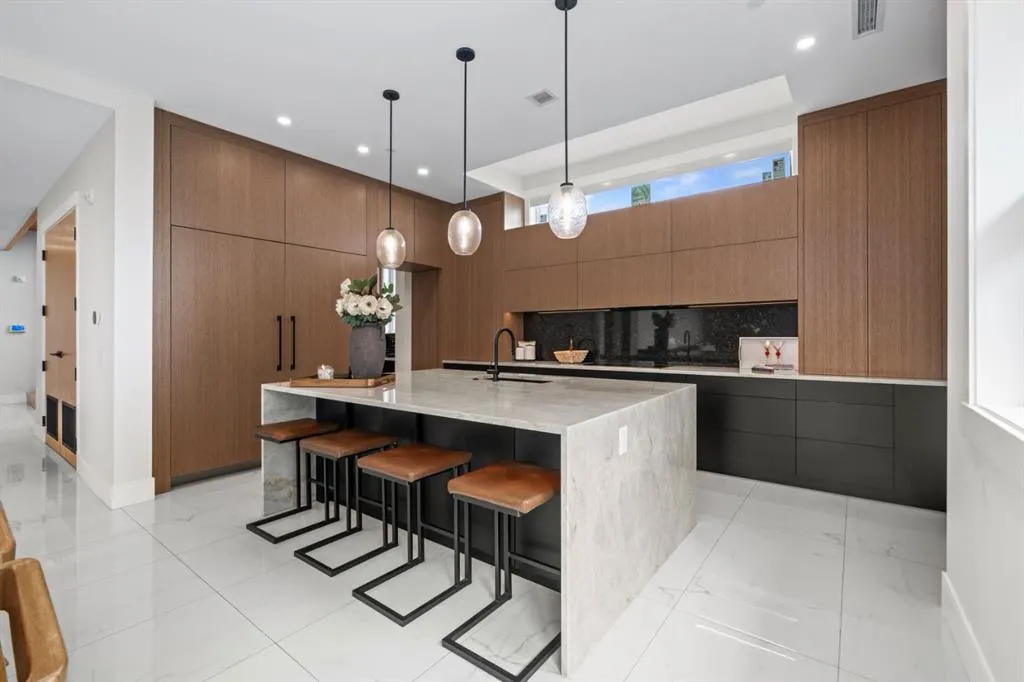 65 Edmonton Trail NE, #55, 59, 63, 201, 203, 205