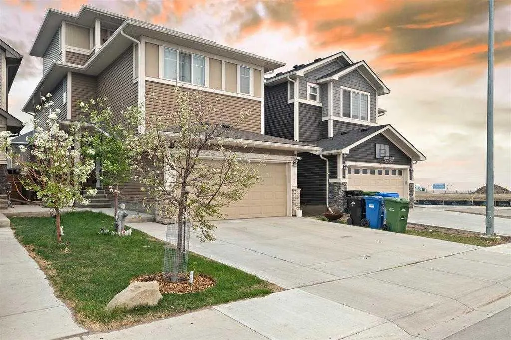 143 SADDLESTONE Park NE