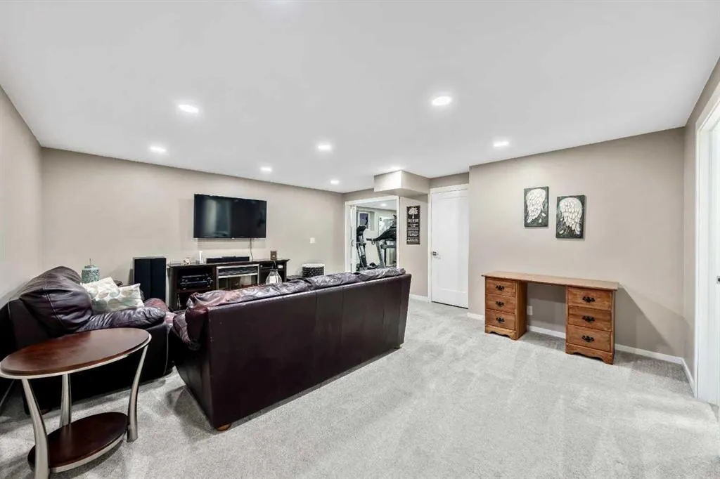 109 McDougall Place NW