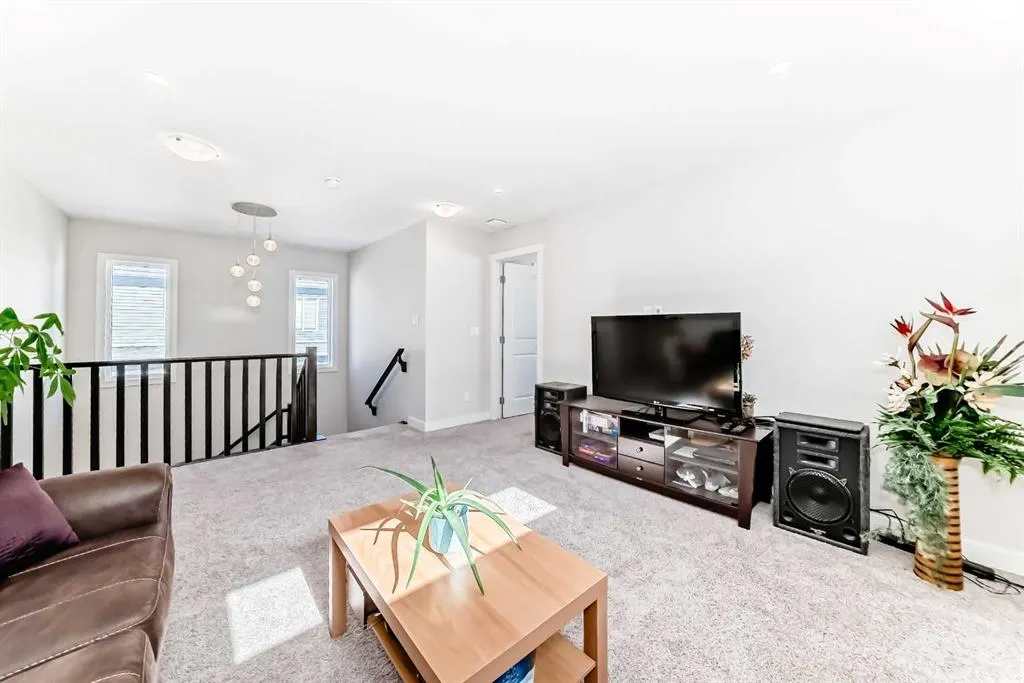 153 Carringsby Way NW