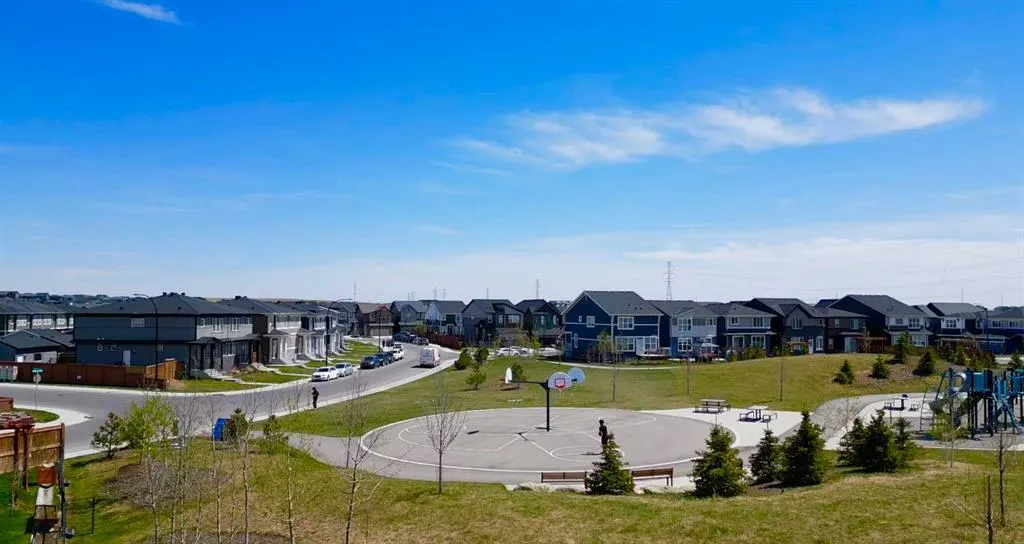 153 Carringsby Way NW