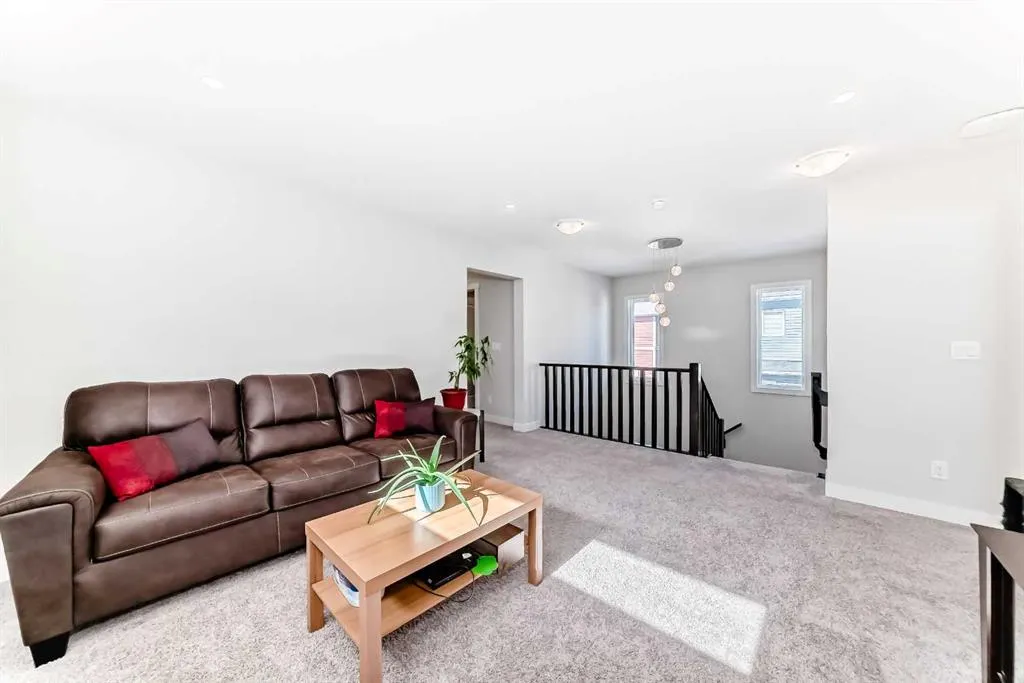 153 Carringsby Way NW
