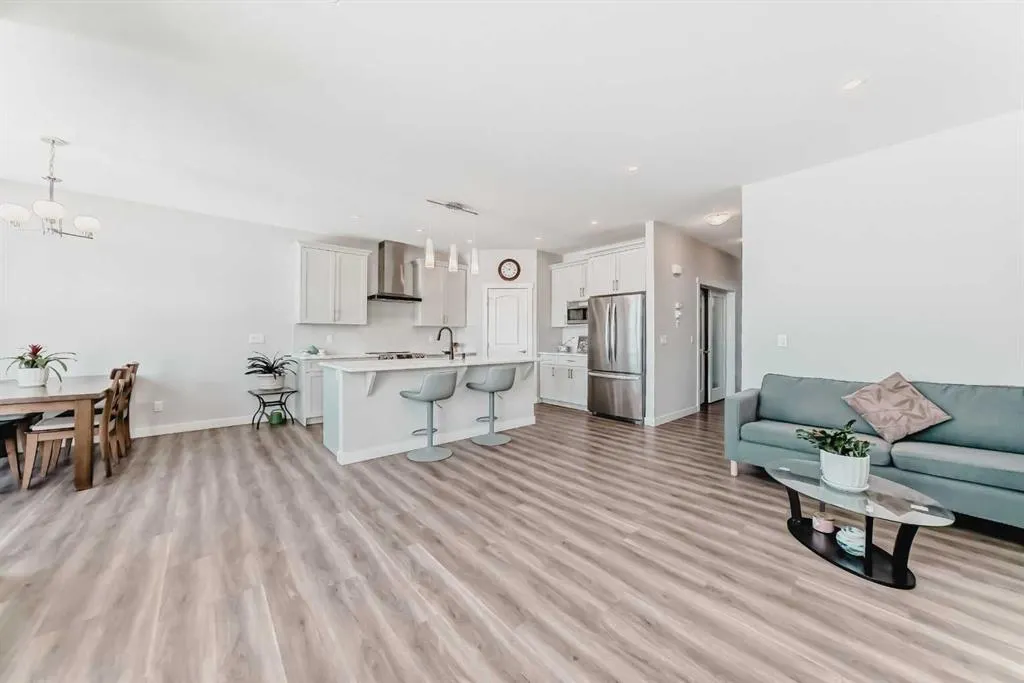 153 Carringsby Way NW