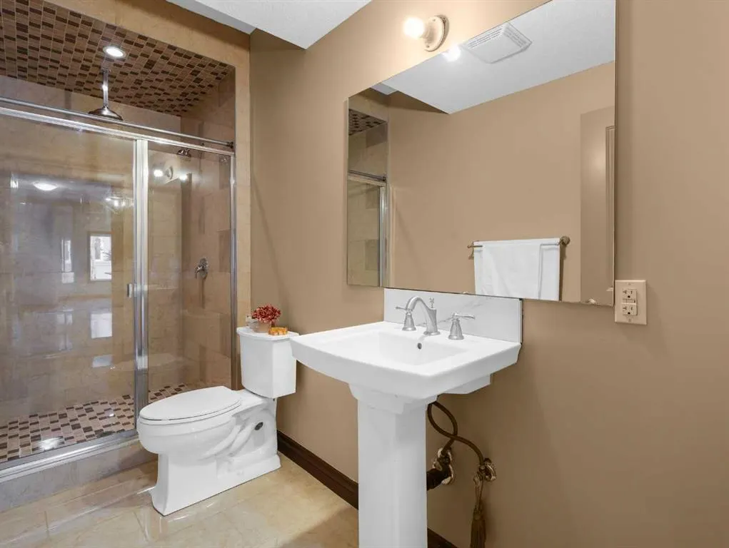 248 ASPENMERE Close