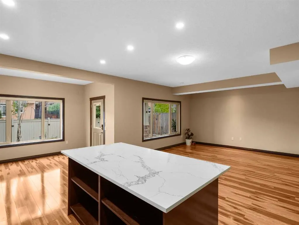 248 ASPENMERE Close