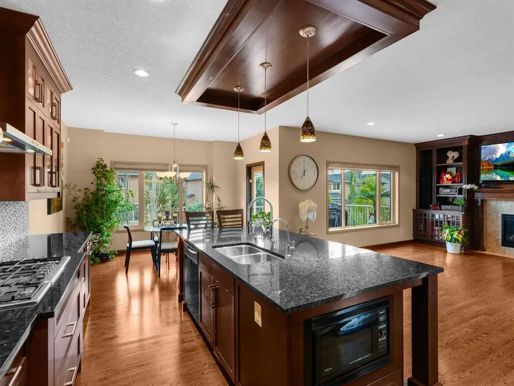 248 ASPENMERE Close