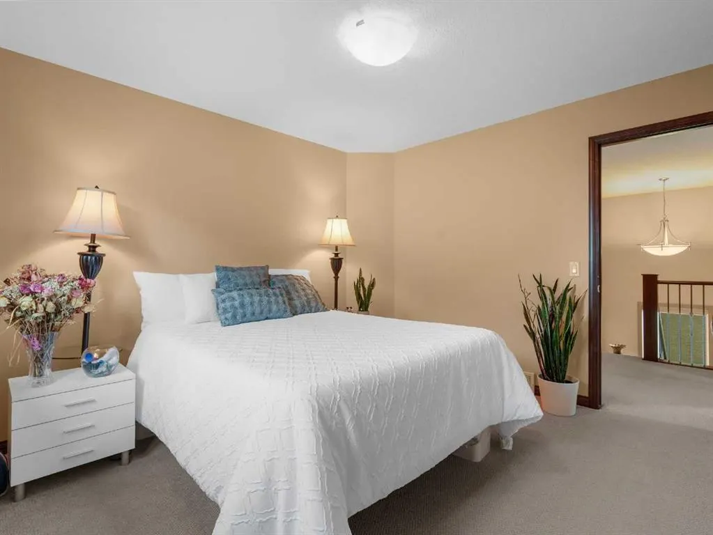 248 ASPENMERE Close