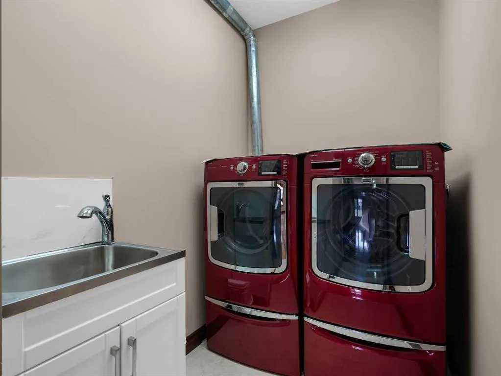 248 ASPENMERE Close