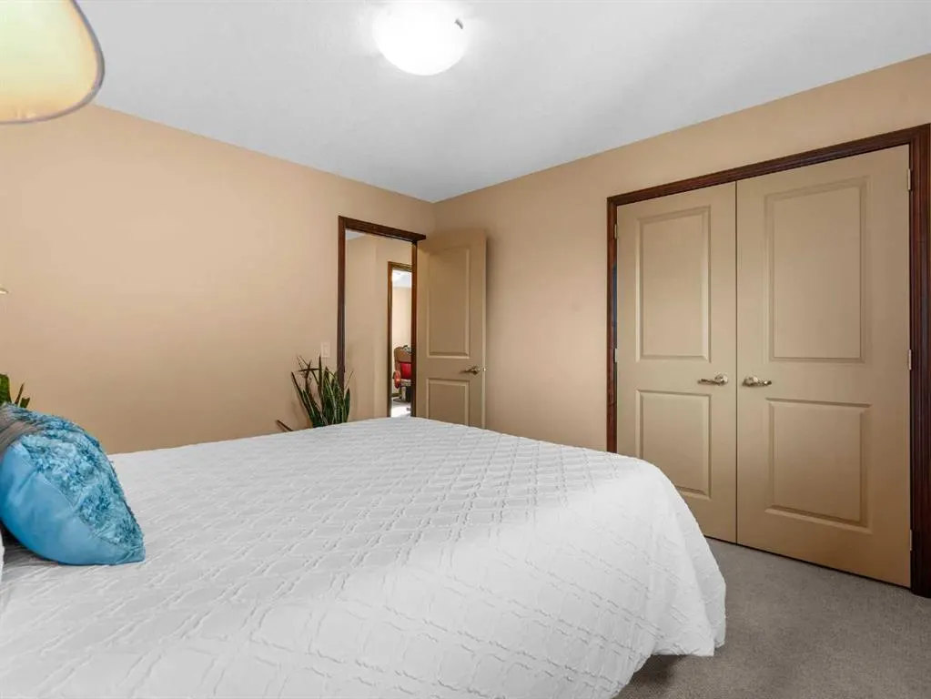 248 ASPENMERE Close