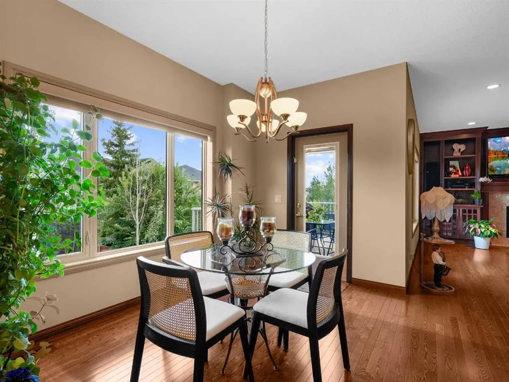 248 ASPENMERE Close