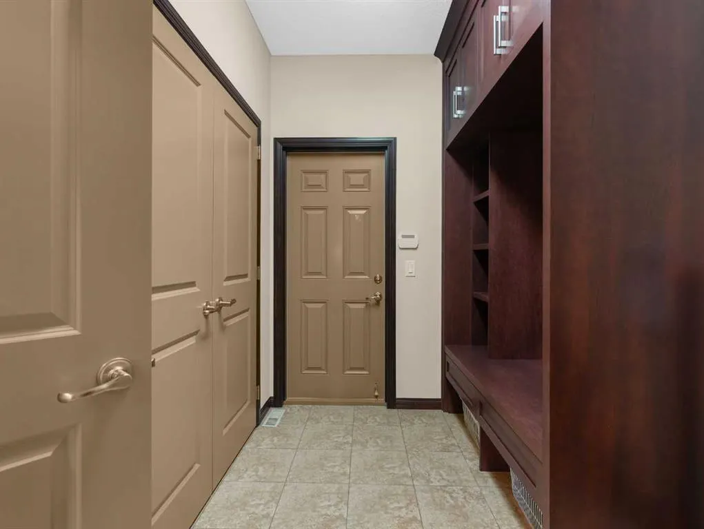248 ASPENMERE Close