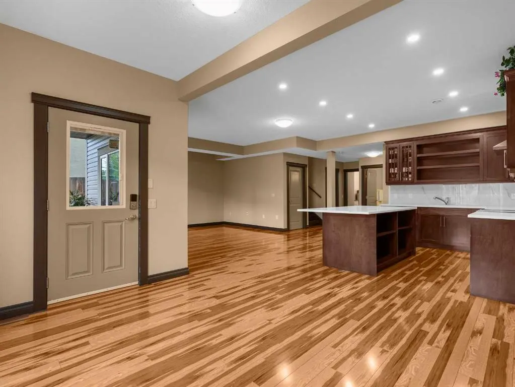 248 ASPENMERE Close