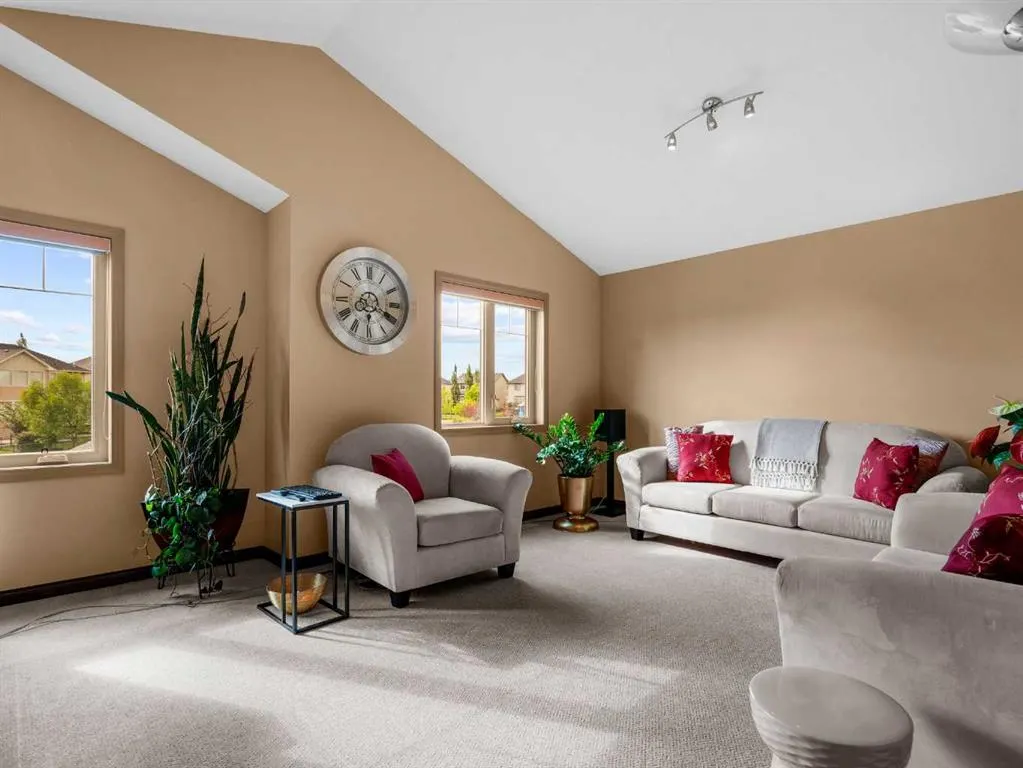 248 ASPENMERE Close