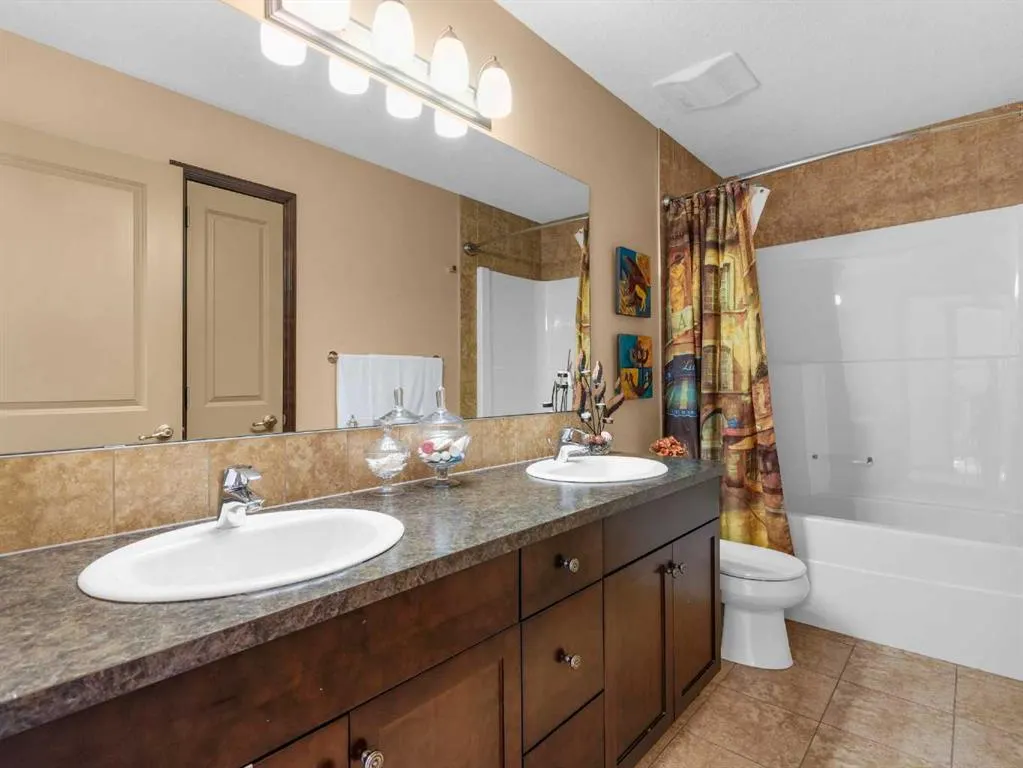 248 ASPENMERE Close