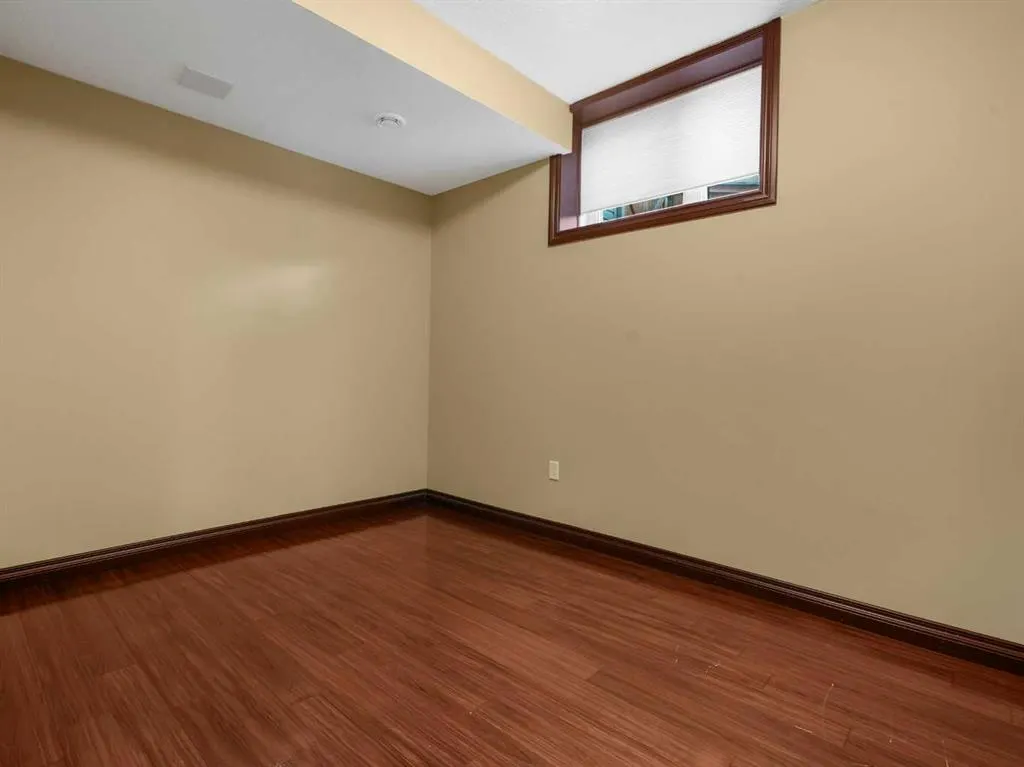 248 ASPENMERE Close