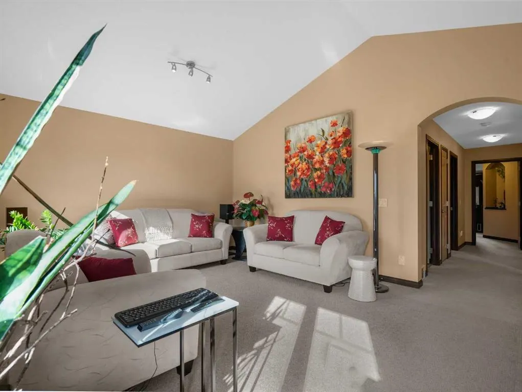 248 ASPENMERE Close