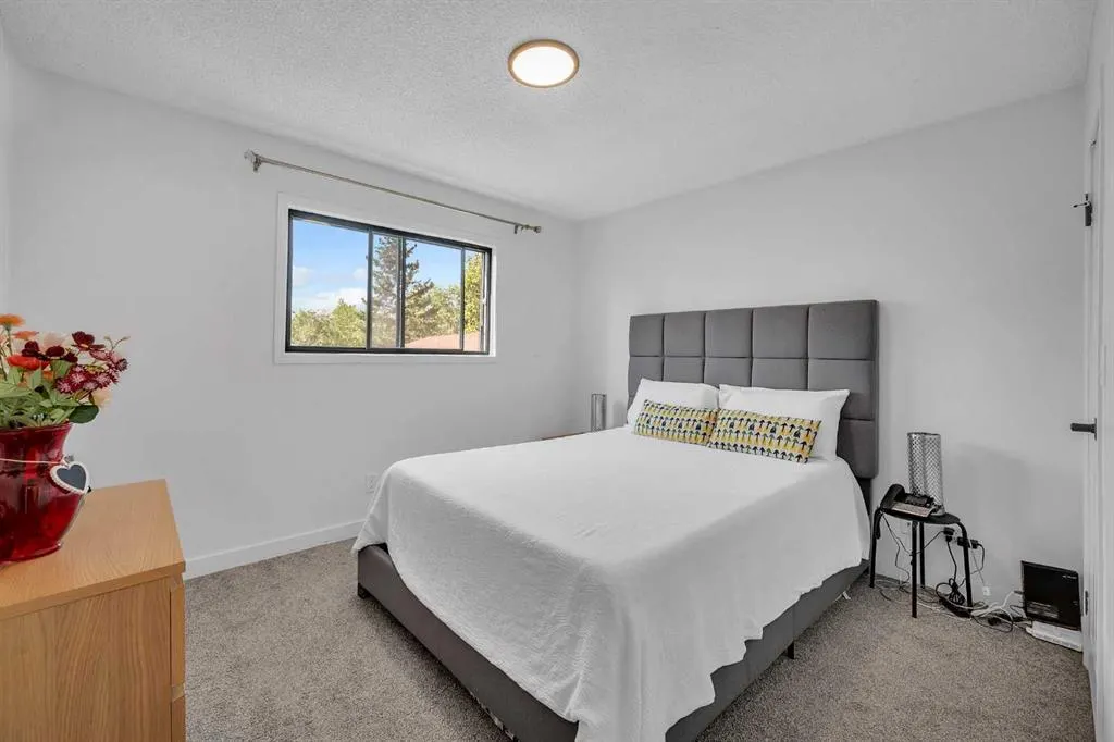 73 Taraglen Road NE