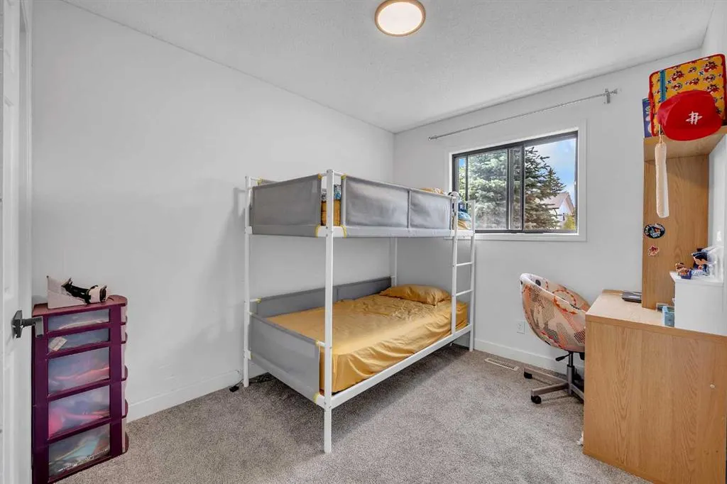 73 Taraglen Road NE