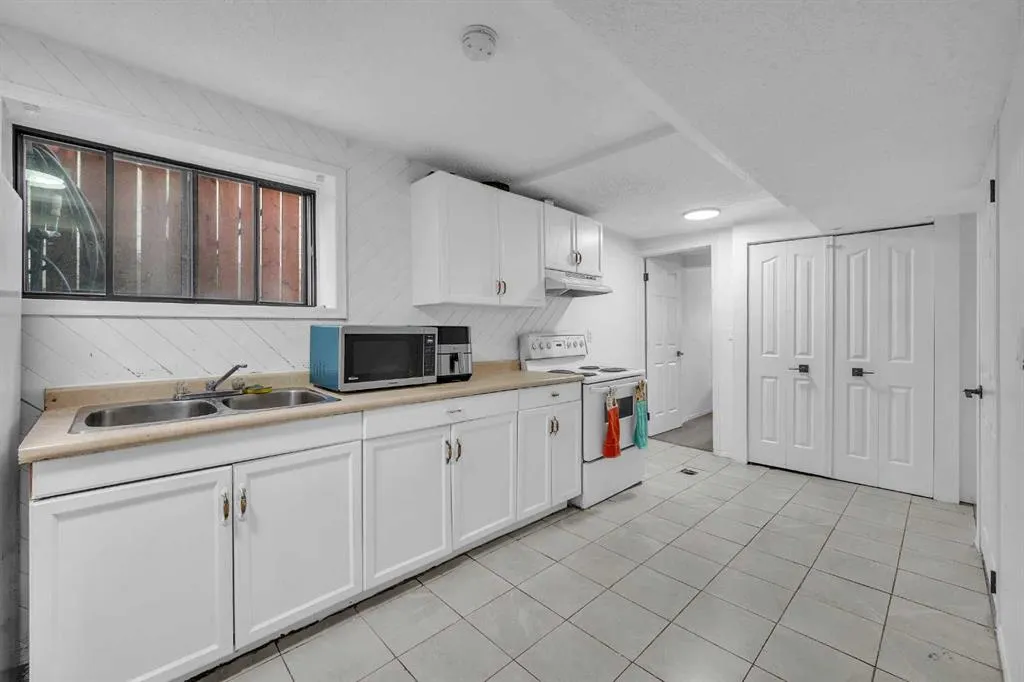 73 Taraglen Road NE