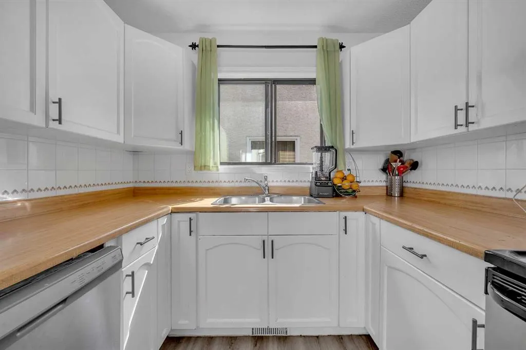 73 Taraglen Road NE