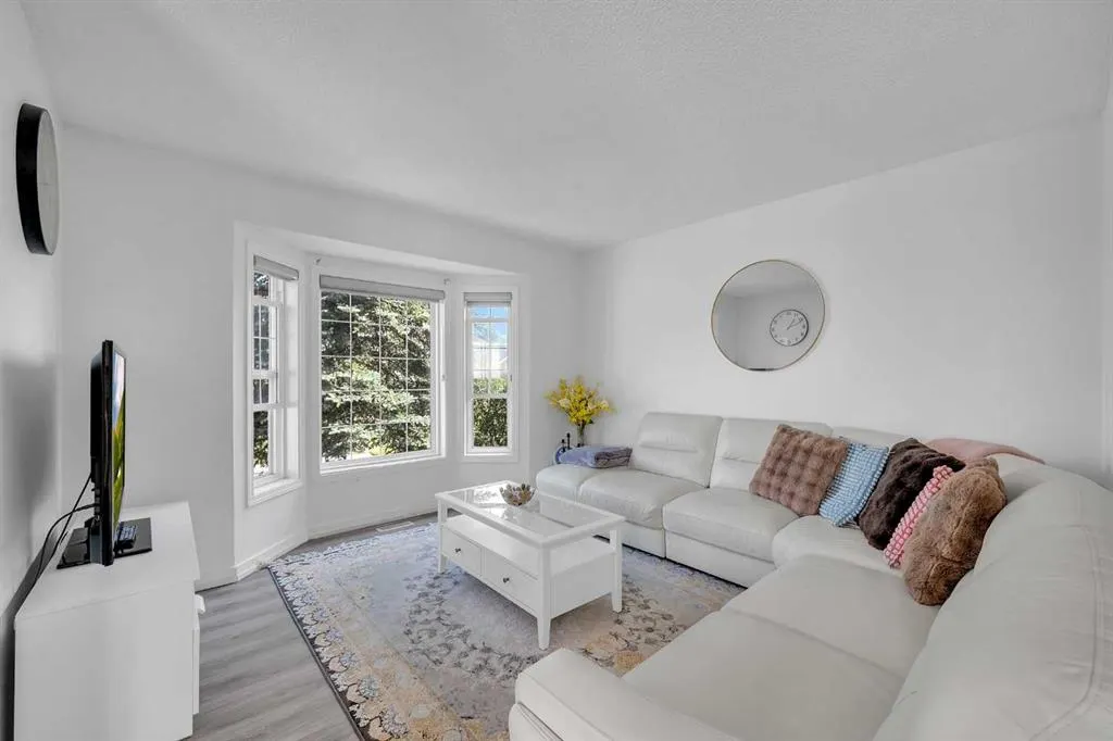 73 Taraglen Road NE