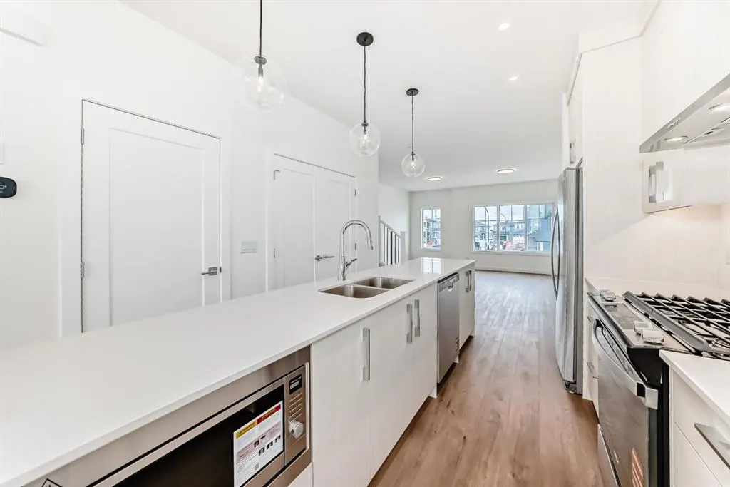 430 Carringvue Grove NW