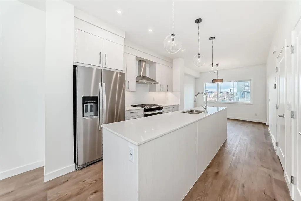 430 Carringvue Grove NW
