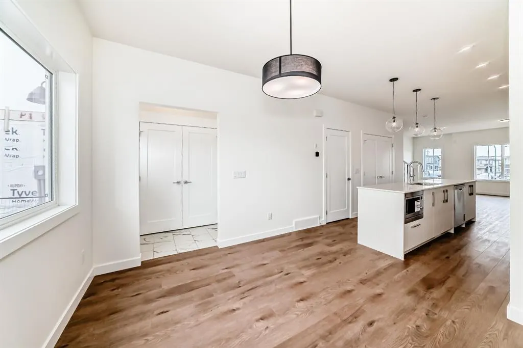 430 Carringvue Grove NW