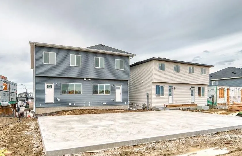 430 Carringvue Grove NW