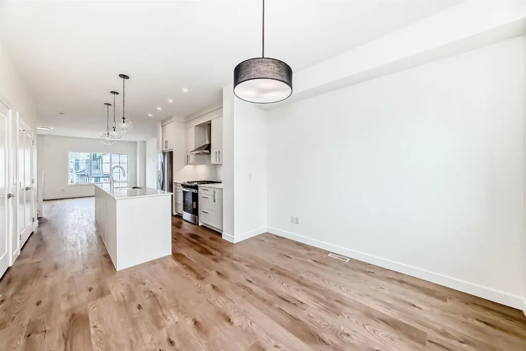 430 Carringvue Grove NW