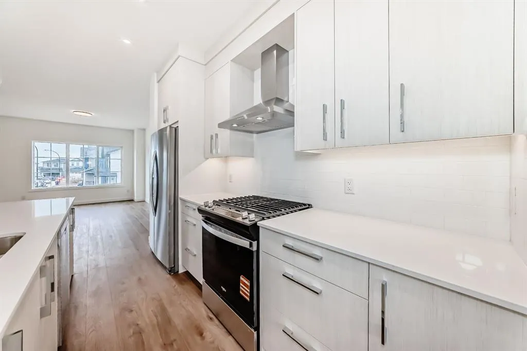 430 Carringvue Grove NW
