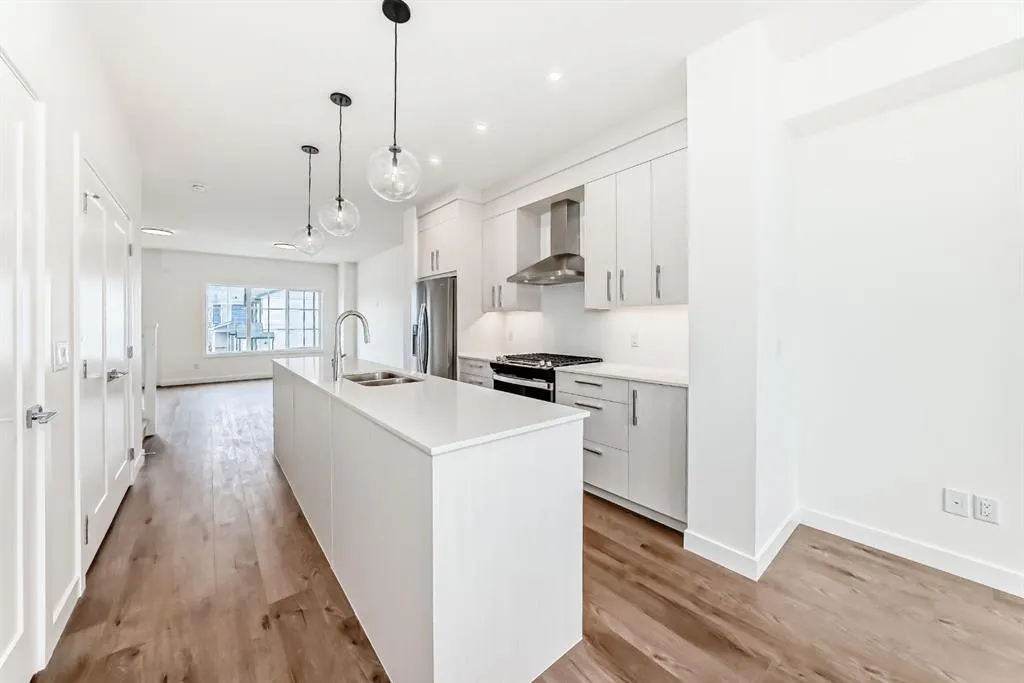 430 Carringvue Grove NW