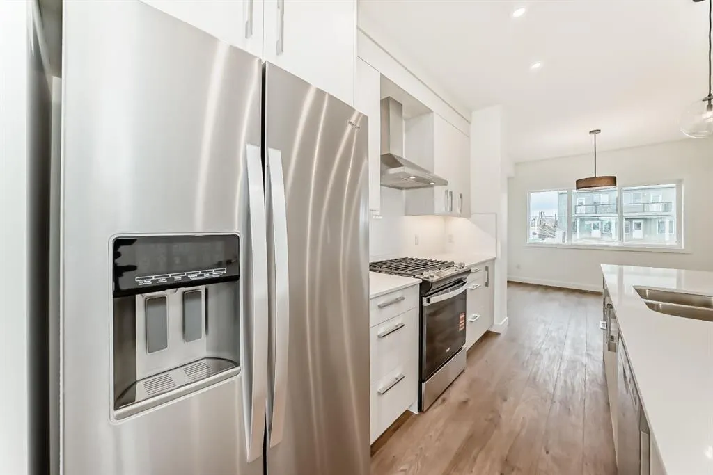 430 Carringvue Grove NW