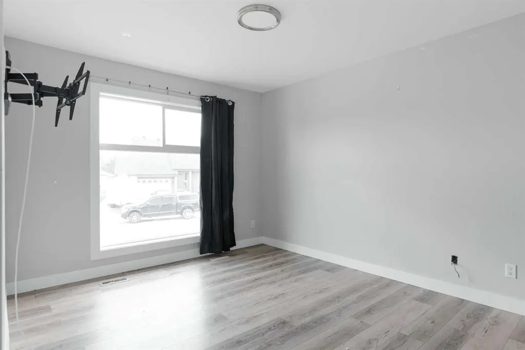 125 Clenell Crescent