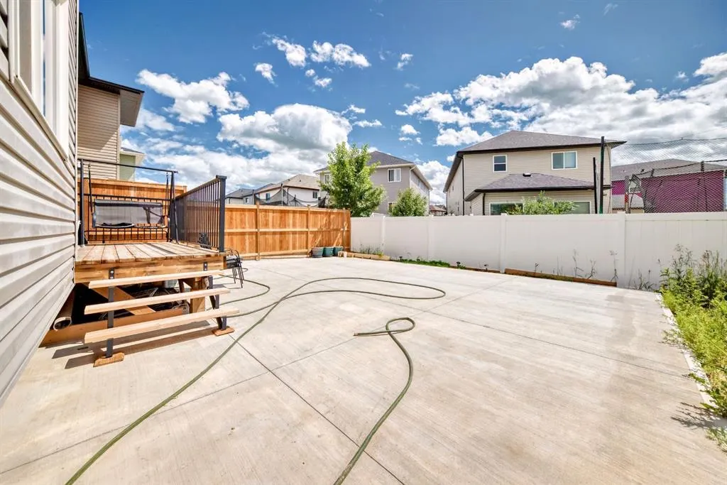 127 Saddlecrest Grove NE