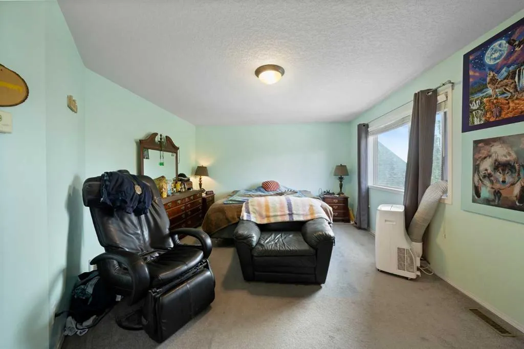 151 Cranwell Close SE