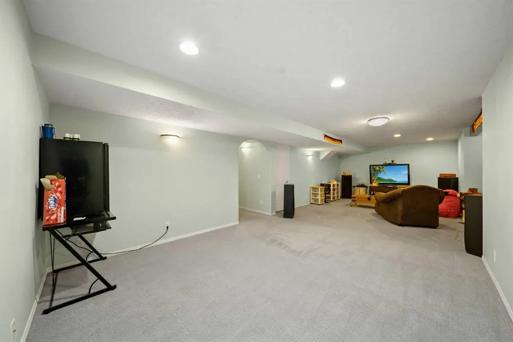 151 Cranwell Close SE