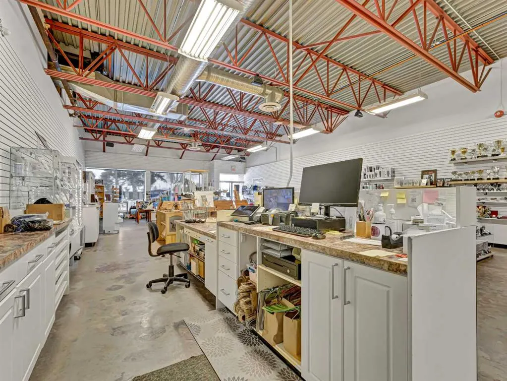 1601 Dunmore Road SE, #101
