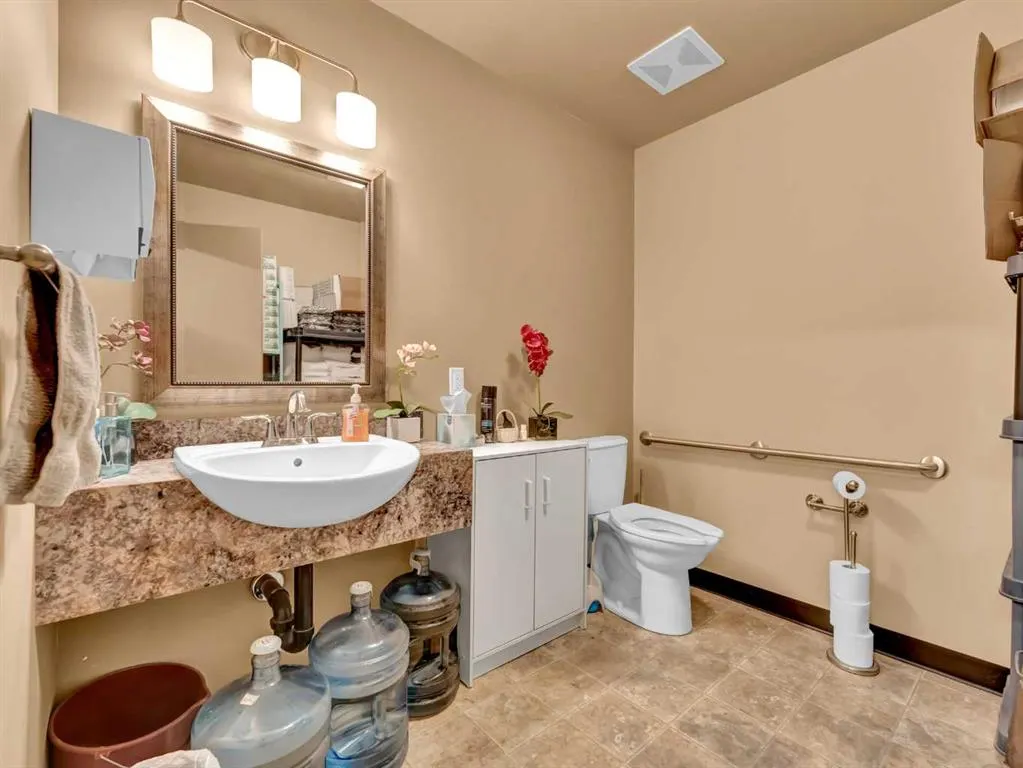1601 Dunmore Road SE, #101