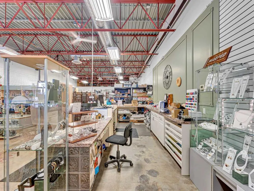 1601 Dunmore Road SE, #101