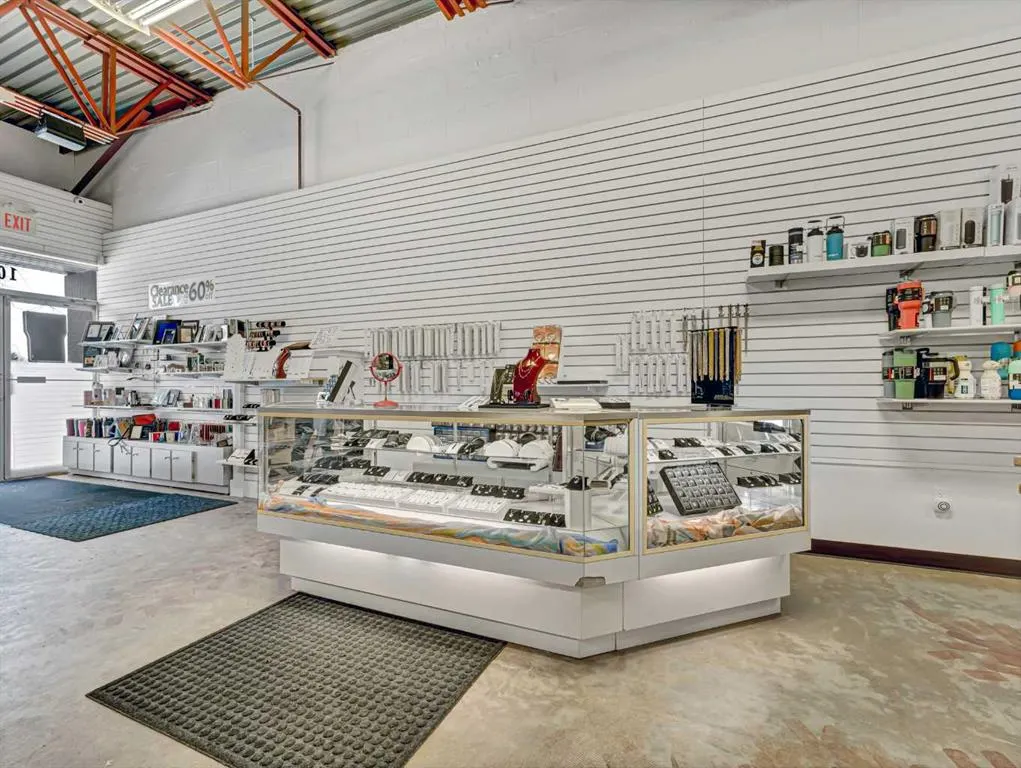 1601 Dunmore Road SE, #101