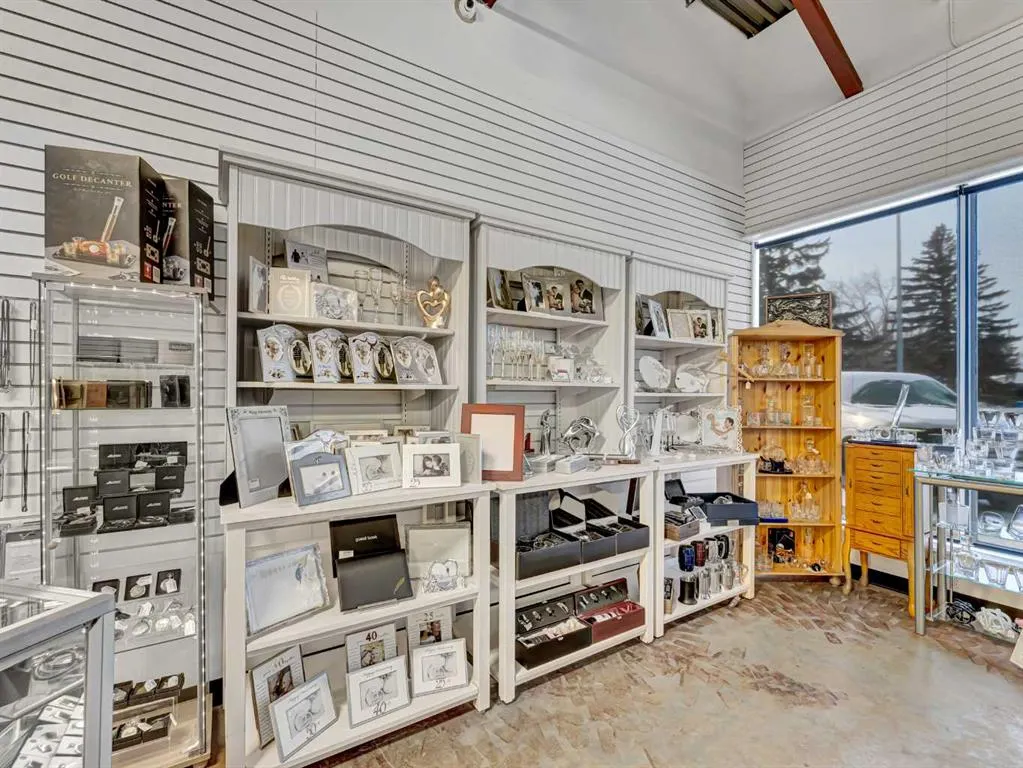 1601 Dunmore Road SE, #101
