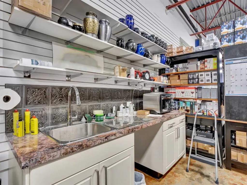 1601 Dunmore Road SE, #101