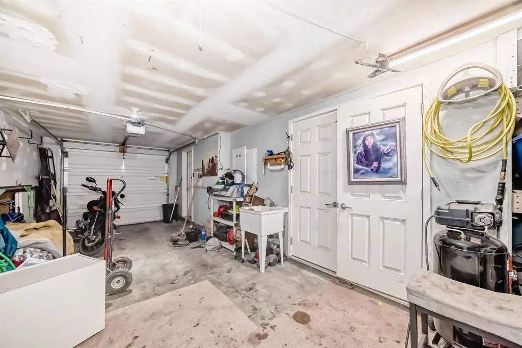 206 Sherwood Lane NW