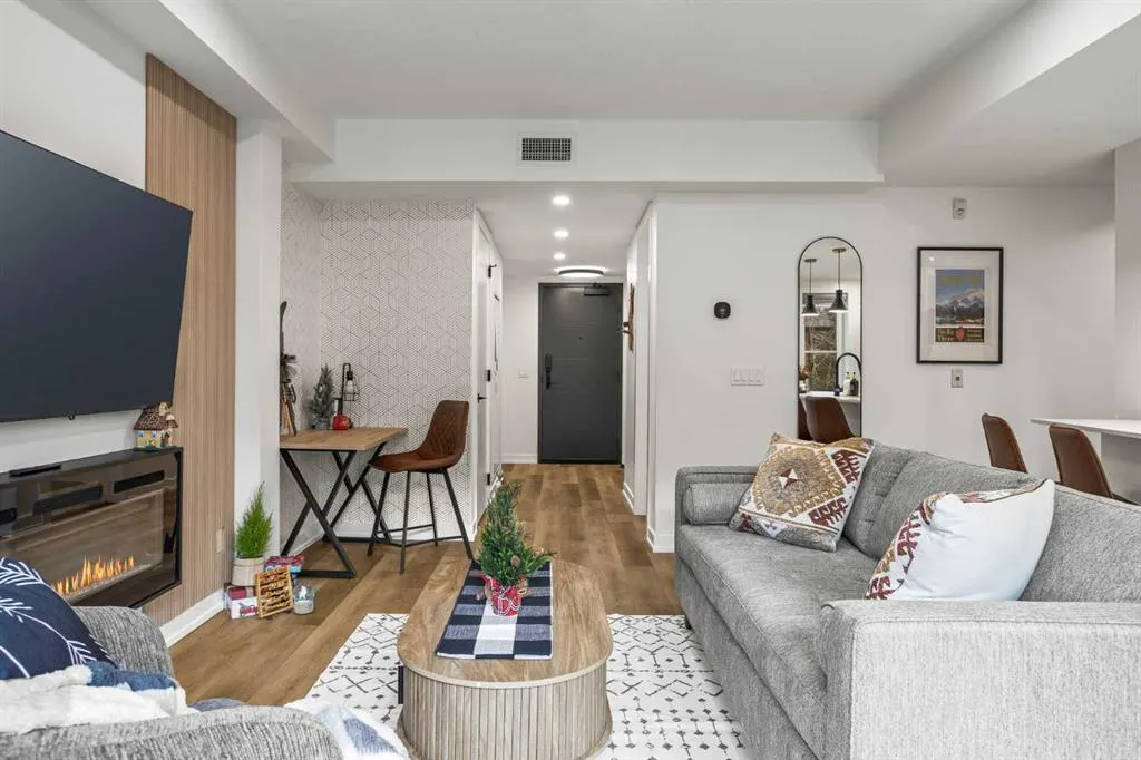 1717A Mountain Avenue, #109
