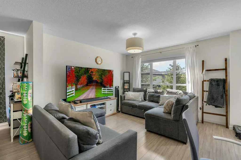 1111 Evansridge Park NW