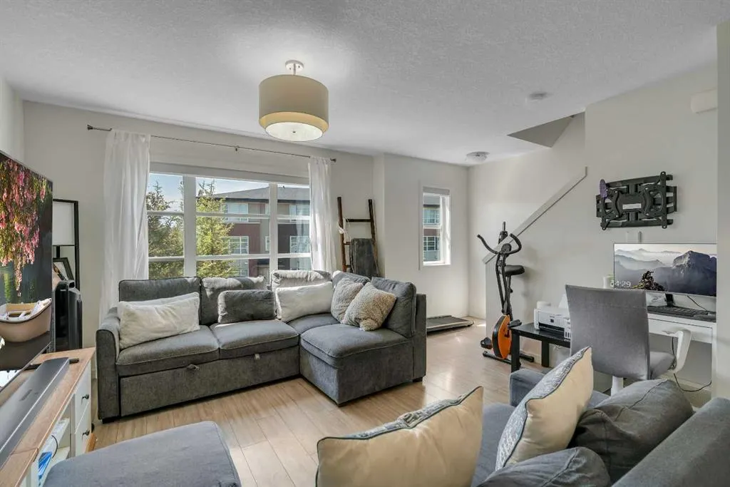 1111 Evansridge Park NW